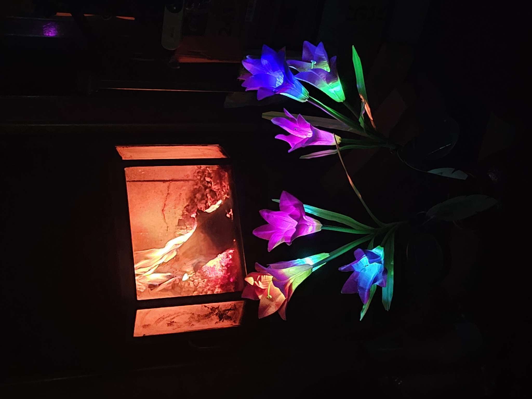 Фотография покупателя товара Садовый светильник «Лилия синяя», уличный, на солнечной батарее, 80 см, 4 LED, свечение мульти - Фото 2