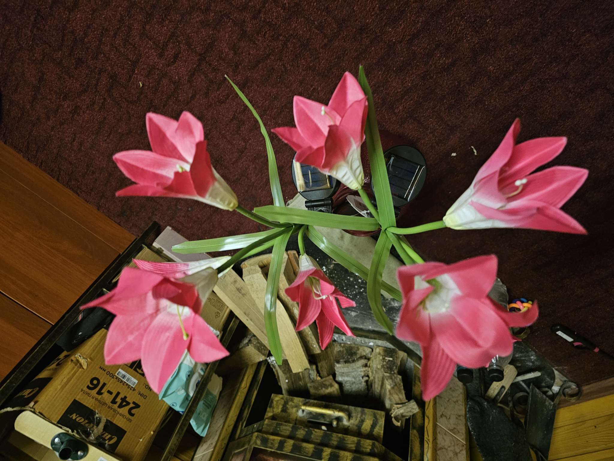 Фотография покупателя товара Садовый светильник «Лилия синяя», уличный, на солнечной батарее, 80 см, 4 LED, свечение мульти - Фото 4