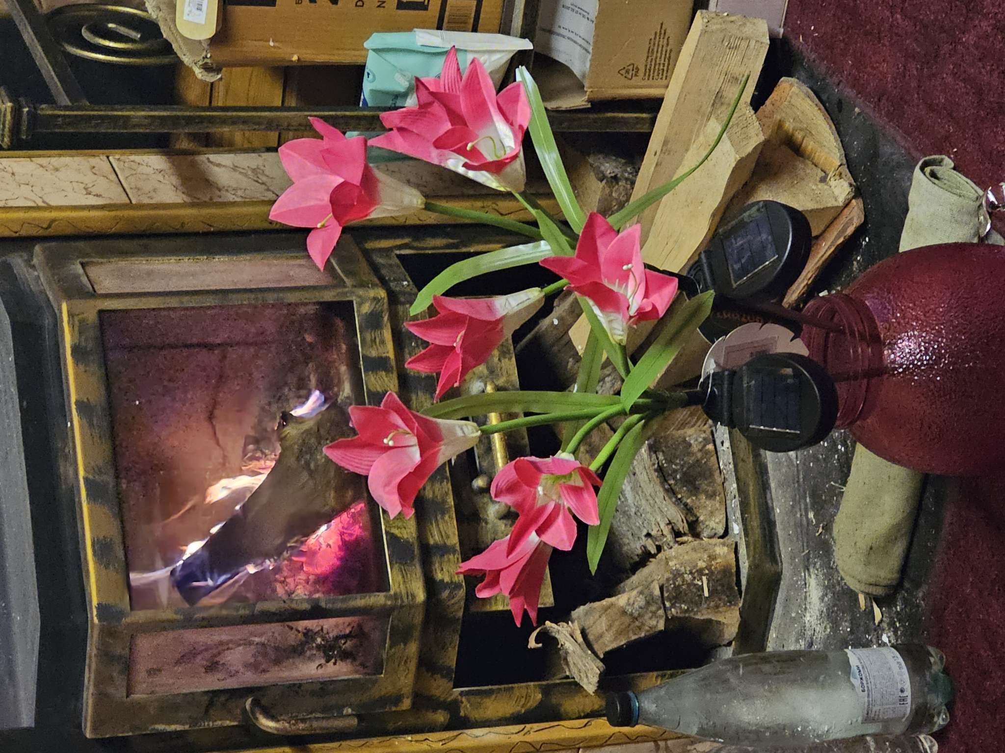 Фотография покупателя товара Садовый светильник «Лилия синяя», уличный, на солнечной батарее, 80 см, 4 LED, свечение мульти - Фото 5