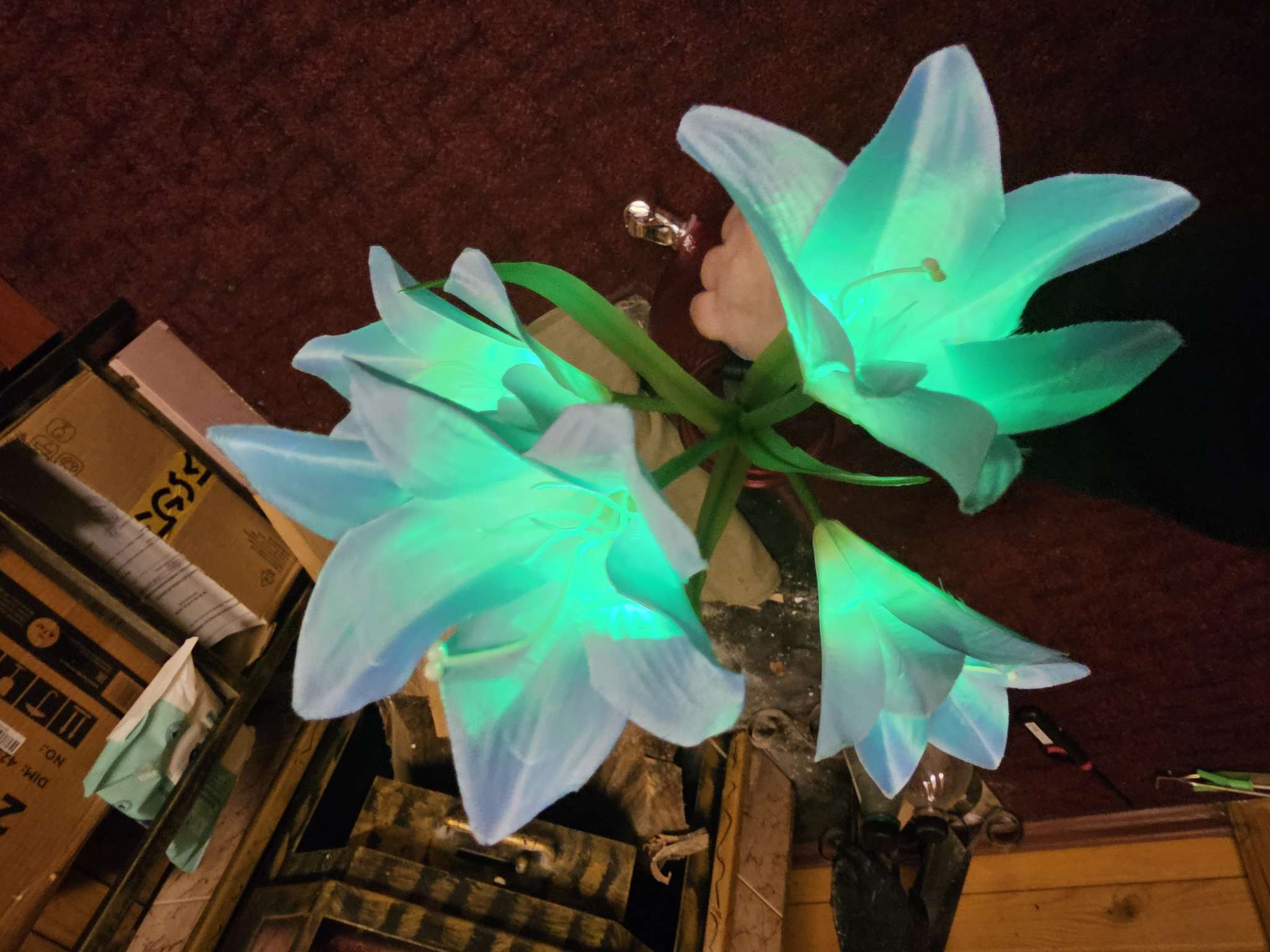 Фотография покупателя товара Садовый светильник «Лилия синяя», уличный, на солнечной батарее, 80 см, 4 LED, свечение мульти - Фото 8