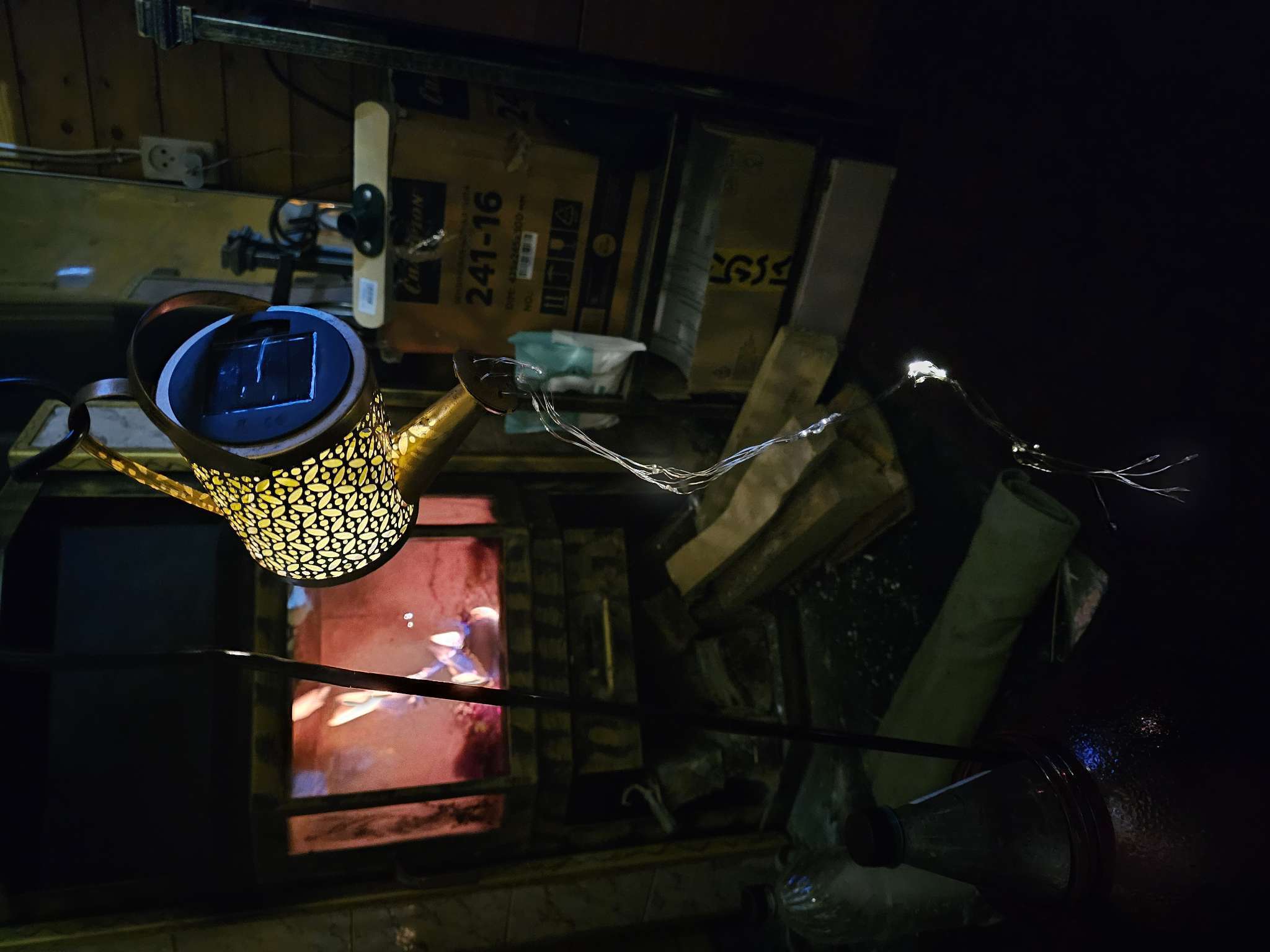 Фотография покупателя товара Садовый светильник «Лейка», уличный, на солнечной батарее, 21.5×16×10.5 см, 37 LED, свечение тёплое белое - Фото 2