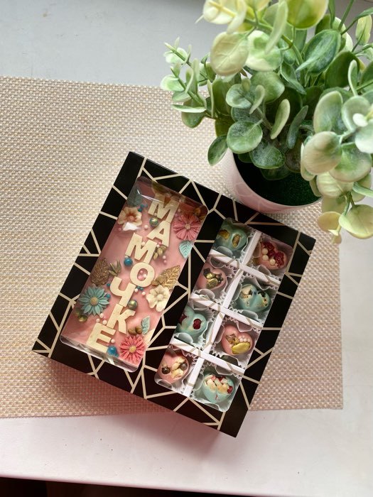 Фотография покупателя товара Коробка под 8 конфет + шоколад, с окном, геометрия, черно-белая, 17,7 х 17,85 х 3,85 см - Фото 3