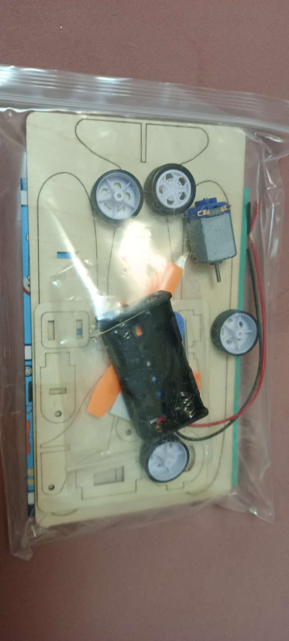 Фотография покупателя товара Электронный конструктор «Электросамолёт», деревянный, на батарейках - Фото 3