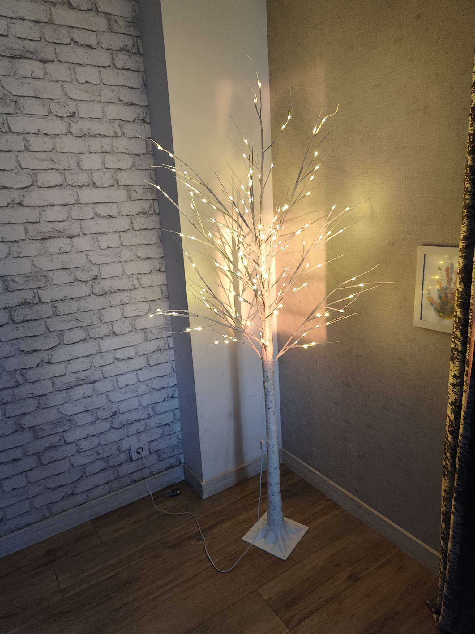 Фотография покупателя товара Светодиодное дерево «Берёза» 1.8 м, 144 LED, постоянное свечение, 220 В, свечение тёплое белое - Фото 1