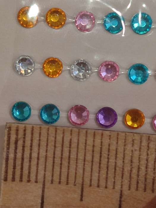Фотография покупателя товара Стразы для декора, на клеевой основе, 9×15.5 см, d=3 мм, разноцветные - Фото 2