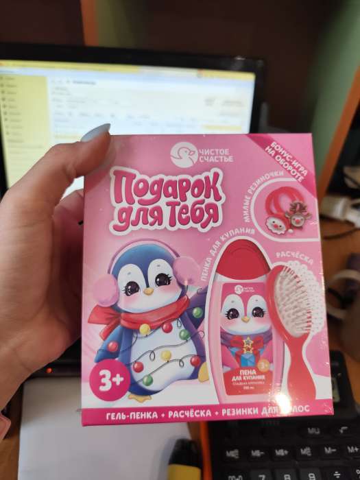 Фотография покупателя товара Подарочный набор детский «Пингвинёнок», пена для купания 250 мл, расчёска и резинки для волос, Чистое счастье - Фото 2