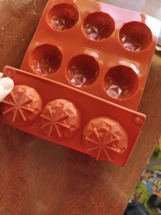 Фотография покупателя товара Форма для выпечки Доляна «Кристалл», силикон, 12 ячеек, 29×17×2.2 см, d=4.5 см, коричневая - Фото 1