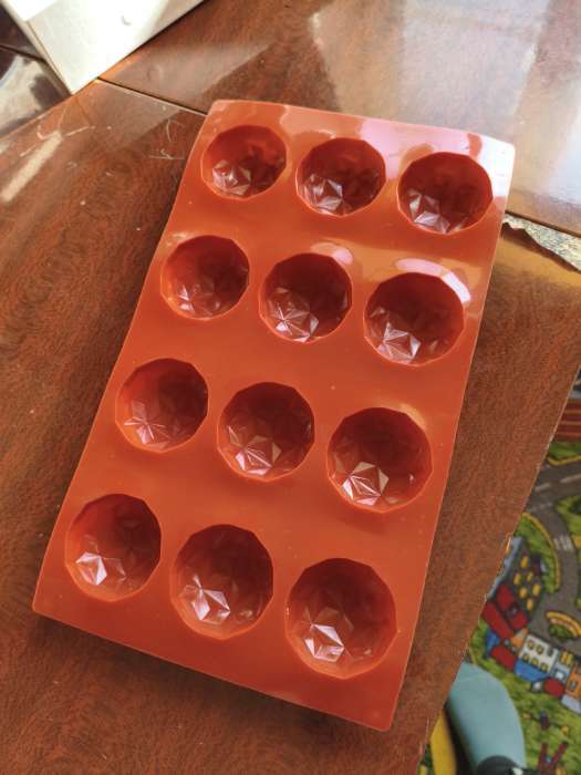 Фотография покупателя товара Форма для выпечки Доляна «Кристалл», силикон, 12 ячеек, 29×17×2.2 см, d=4.5 см, коричневая - Фото 2