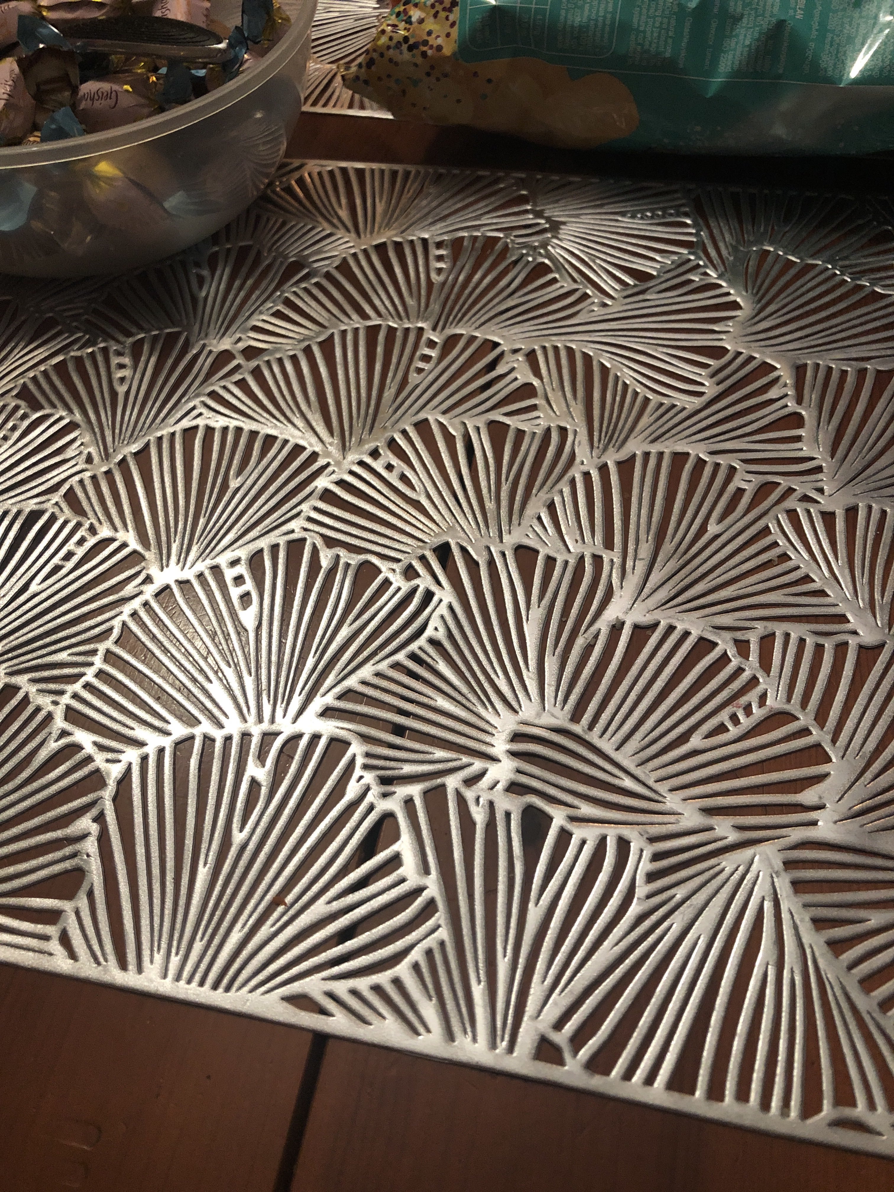Фотография покупателя товара Набор салфеток сервировочных на стол Доляна «Веер», 4 шт, 30×45 см, цвет серебряный