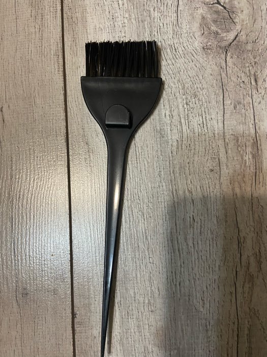 Фотография покупателя товара Кисть для окрашивания волос с фиксатором, 21 х 5,5 см, цвет чёрный - Фото 1