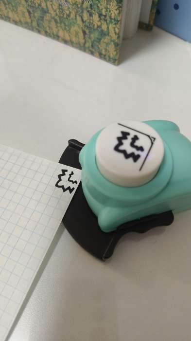 Фотография покупателя товара Дырокол фигурный «Вспышка», d=2.5 см, 4.2×6.7×7.7 см, МИКС - Фото 1