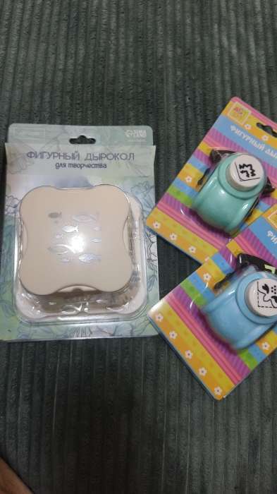 Фотография покупателя товара Дырокол фигурный «Вспышка», d=2.5 см, 4.2×6.7×7.7 см, МИКС - Фото 3