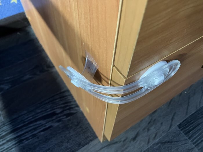 Фотография покупателя товара Набор блокираторов для дверей и ящиков Крошка Я, гибкий, силиконовый, 14 см, 2 шт., прозрачный/белый - Фото 2