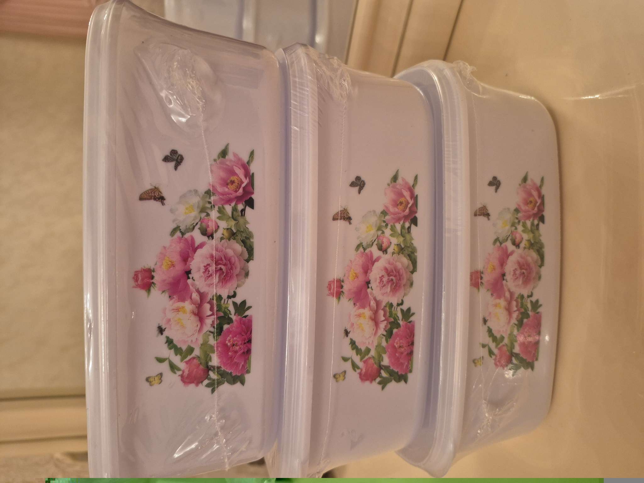 Фотография покупателя товара Контейнеры для еды с клапаном Доляна «Розы», набор 4 шт.: 400 мл, 650 мл, 1 л, 1.5 л, пластик, белые - Фото 1