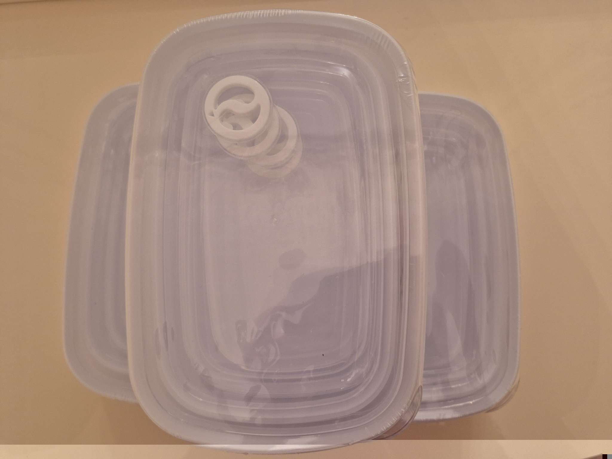 Фотография покупателя товара Контейнеры для еды с клапаном Доляна «Розы», набор 4 шт.: 400 мл, 650 мл, 1 л, 1.5 л, пластик, белые - Фото 2