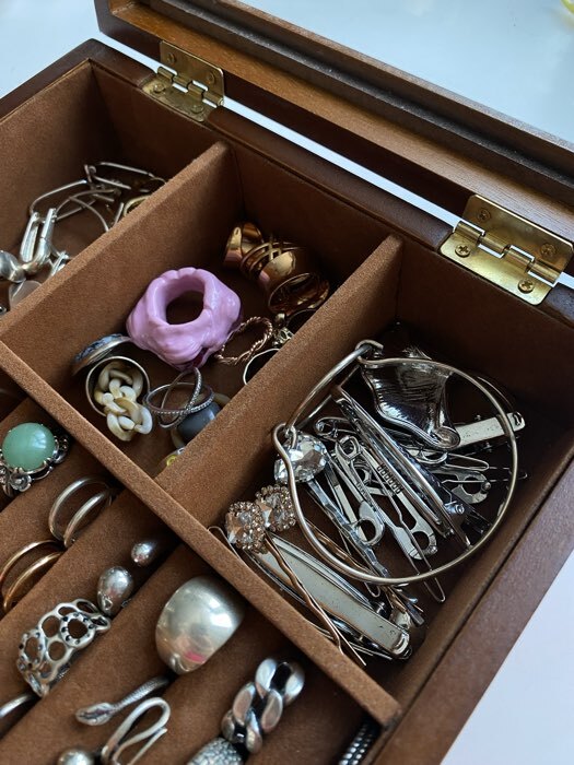 Фотография покупателя товара Шкатулка для украшений и часов 3 деления «Корица», дерево, 7.4×18×22 см - Фото 2