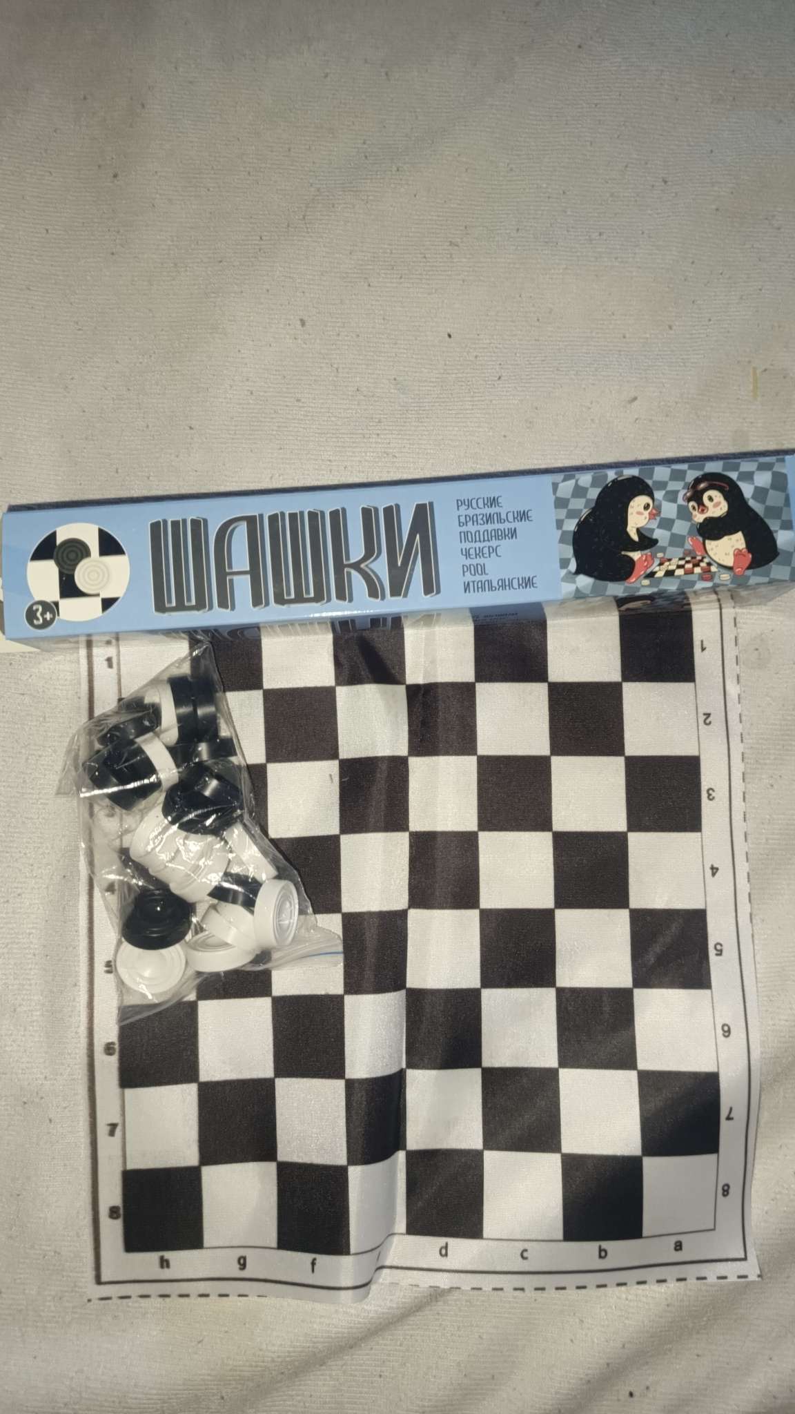 Фотография покупателя товара Шашки, настольная игра «Два пингвина», 24 шт., мягкое поле 29×29 см - Фото 2