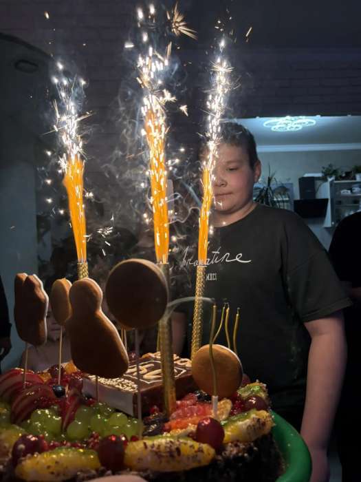 Фотография покупателя товара Свечи фонтаны в торт «Золотые искры», 4 шт., 18 см, горение 80 сек. - Фото 1