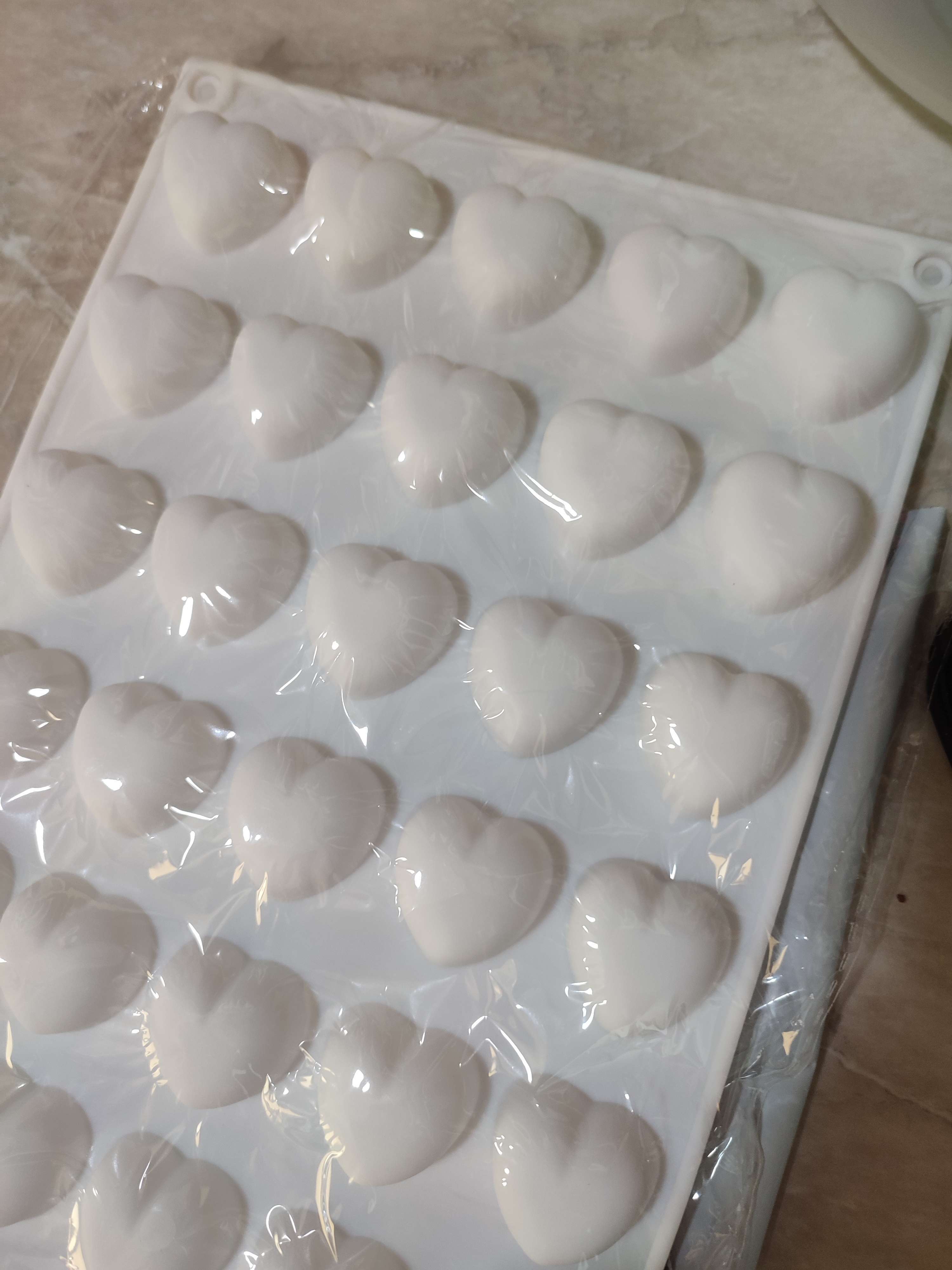 Фотография покупателя товара Форма для муссовых десертов и выпечки Доляна «Сердца», 29,7×17,3×1,5 см, 35 ячеек (2,7×2,5 см), цвет белый - Фото 9