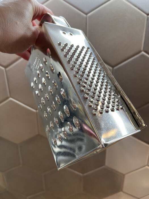 Фотография покупателя товара Тёрка КВАРЦ «Эконом», 4 грани, 8.5×6.2×18.2 см, металл - Фото 7