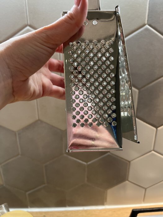 Фотография покупателя товара Тёрка КВАРЦ «Эконом», 4 грани, 8.5×6.2×18.2 см, металл - Фото 8