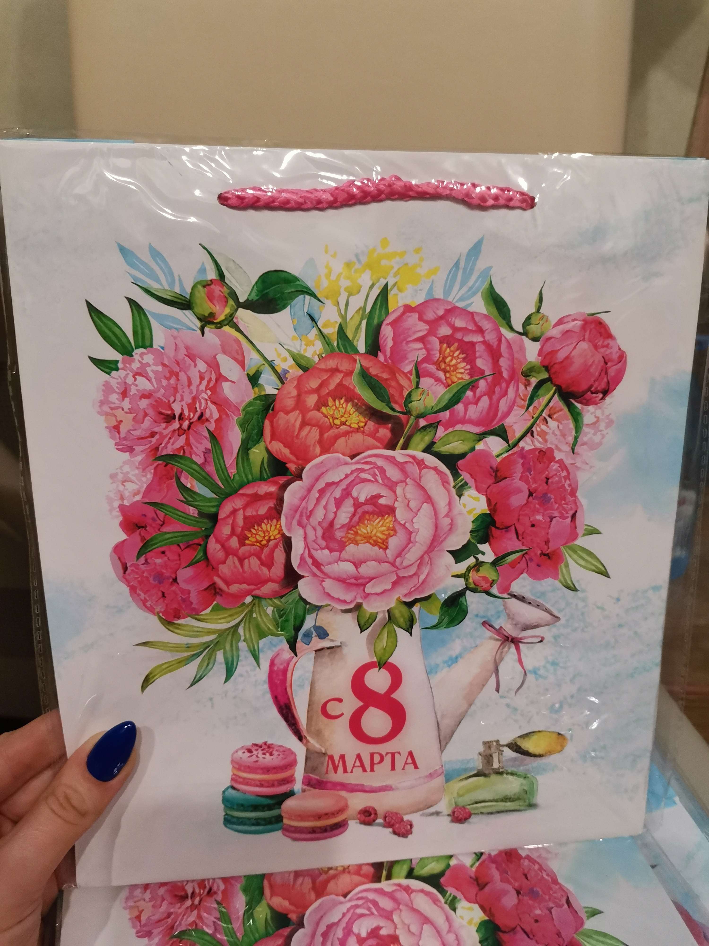 Фотография покупателя товара Пакет подарочный ламинированный, упаковка, «С днём 8 марта», ML 25×21×8 см - Фото 3