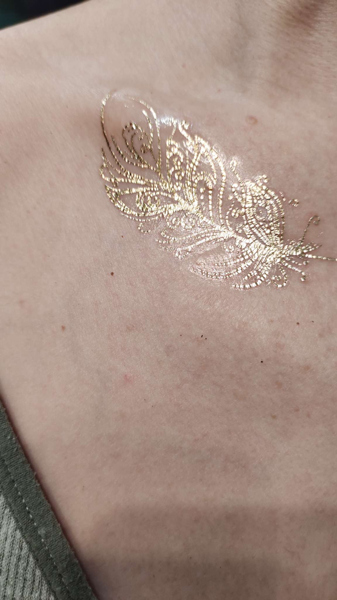 Фотография покупателя товара Переводные татуировки детские «Золотые тату», тату — 2 листа - Фото 2