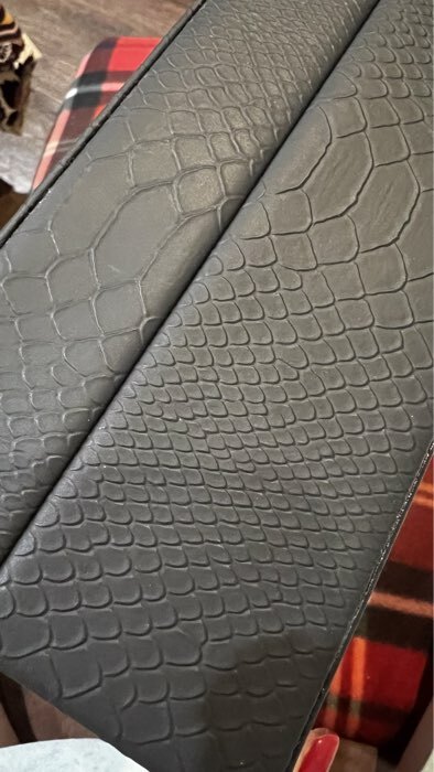 Фотография покупателя товара Шкатулка для часов 12 отделений «Питон чёрный с белой строчкой», с замком, искусственная кожа, 9×32×20 см - Фото 6