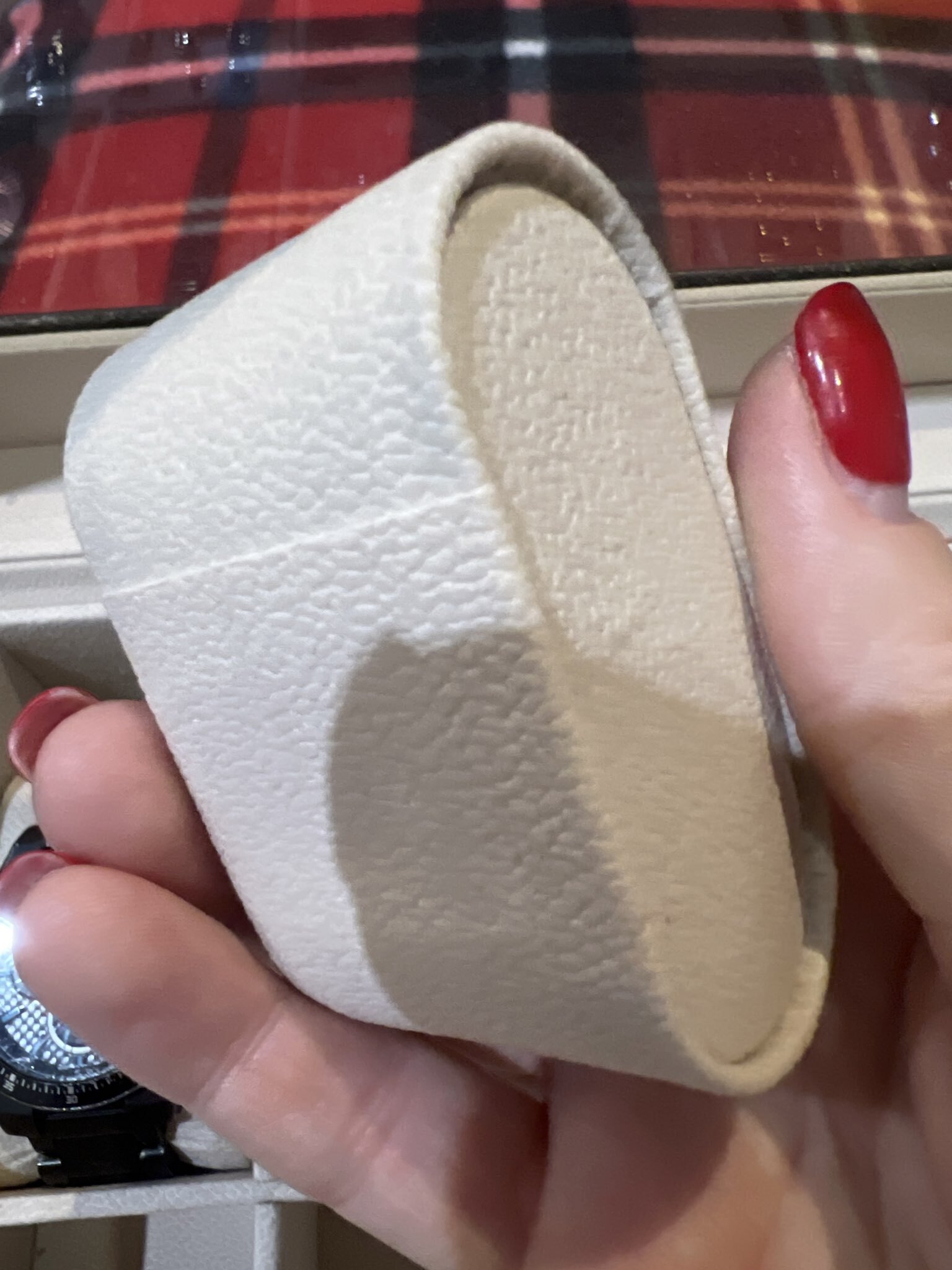 Фотография покупателя товара Шкатулка для часов 12 отделений «Питон чёрный с белой строчкой», с замком, искусственная кожа, 9×32×20 см - Фото 3