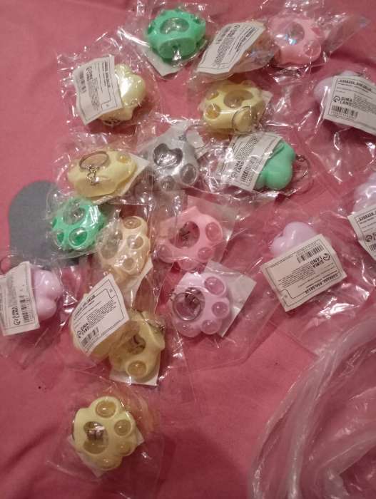 Фотография покупателя товара Фонарик брелок для ключей на кольце «Лапка», 1 режим, 3 LR41, 3.5×4 см, МИКС - Фото 1