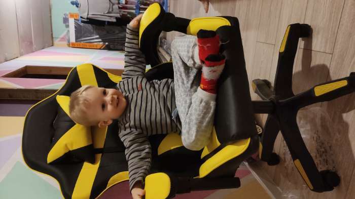 Фотография покупателя товара Кресло компьютерное игровое «Клик Мебель», на колёсиках, экокожа, цвет чёрный/красный - Фото 1