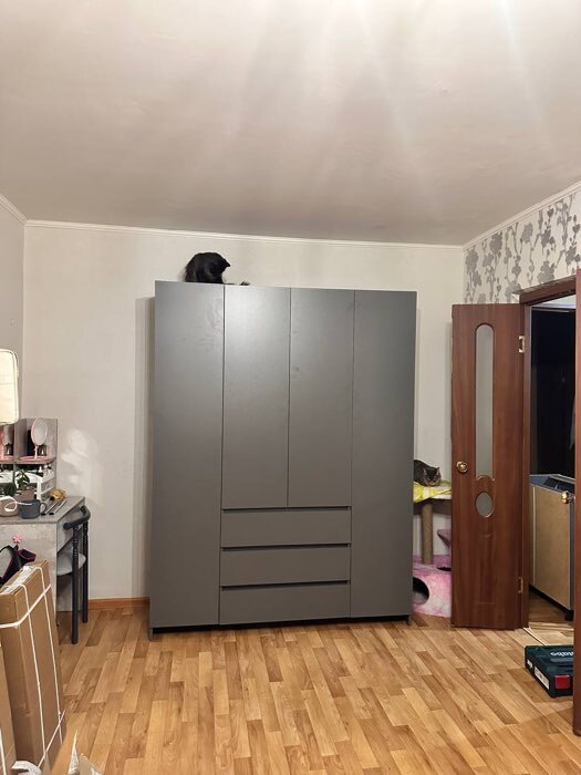 Фотография покупателя товара Шкаф распашной четырёхстворчатый «Мадера», 3 ящика, 1600×520×2100 мм, цвет белый - Фото 4