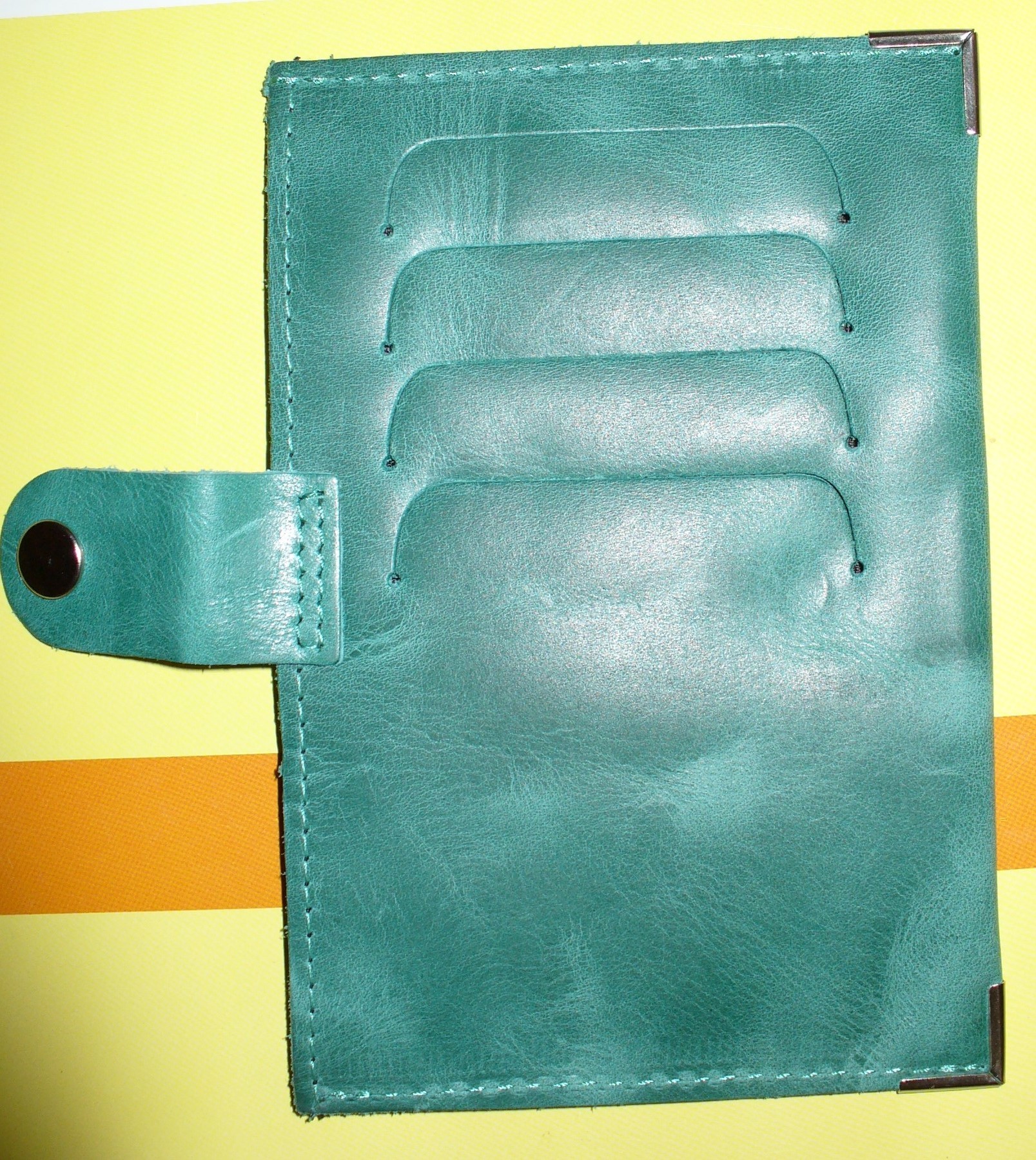 Фотография покупателя товара Обложка для паспорта, на клапане, цвет зелёный - Фото 1
