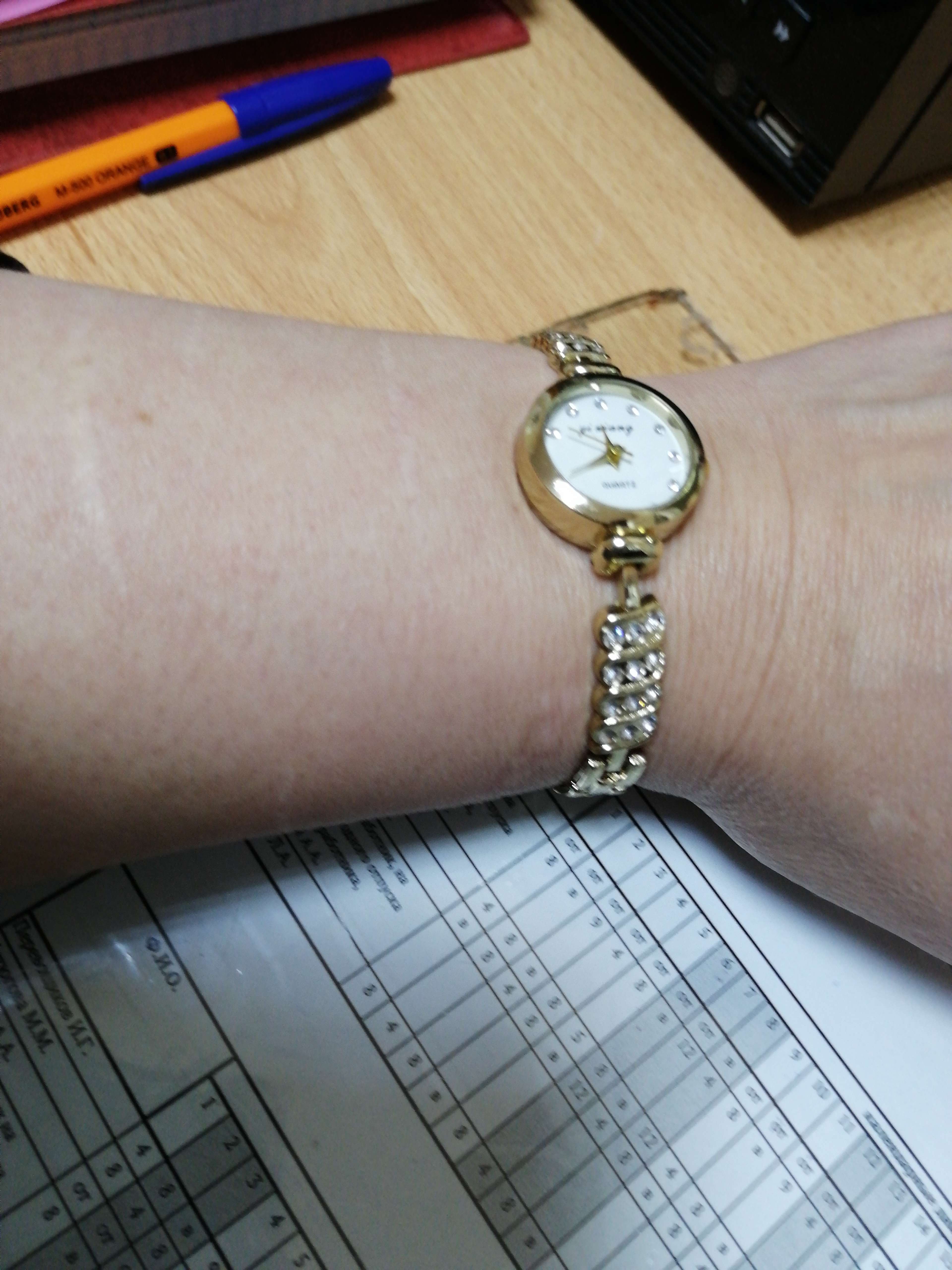 Фотография покупателя товара Женский подарочный набор "Эйенн" 2 в 1: наручные часы, браслет, d-2.5 см - Фото 1