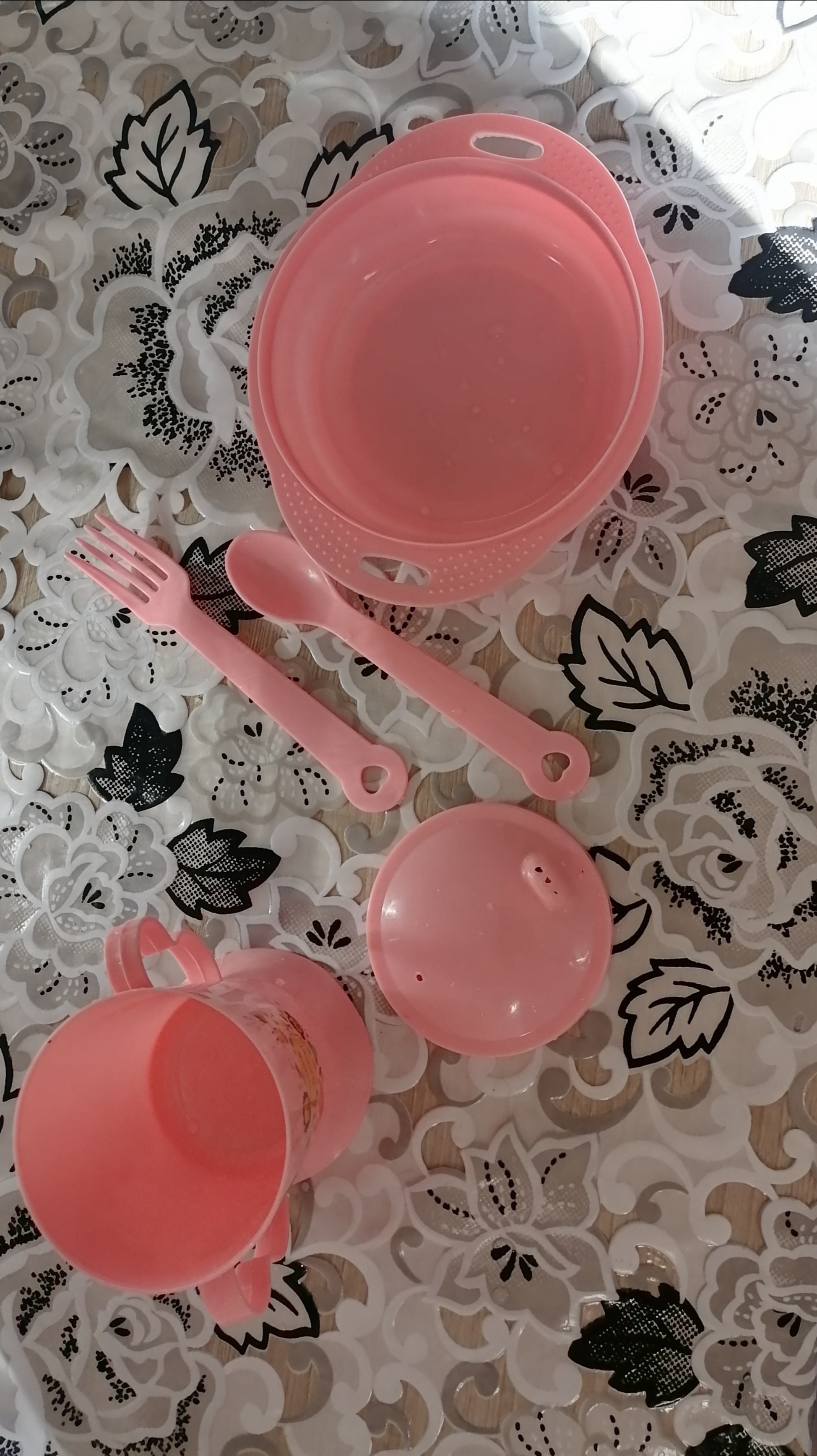 Фотография покупателя товара Набор детской посуды, 4 предмета: миска, ложка, вилка, поильник с твёрдым носиком 200 мл, цвета МИКС - Фото 1