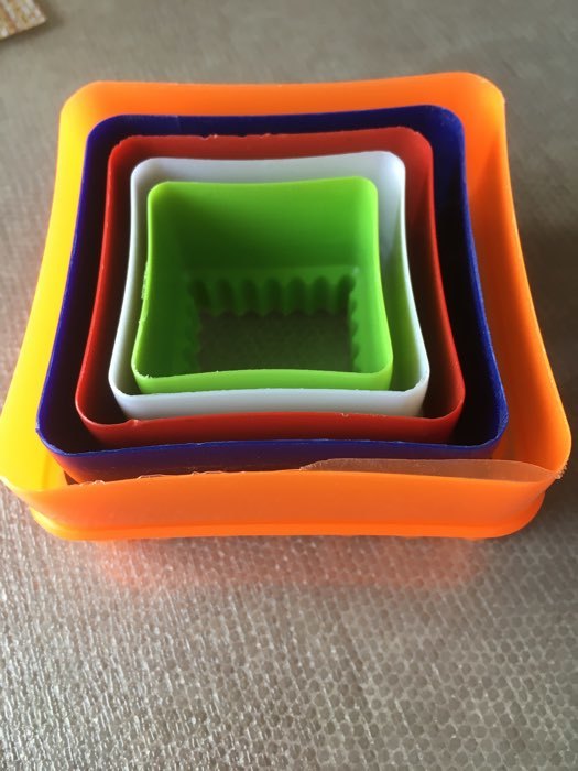 Фотография покупателя товара Набор форм для печенья Доляна «Квадрат», 5 предметов, 8×8×3,5 см, цвет МИКС - Фото 4