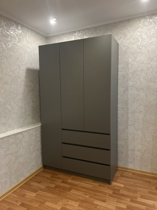 Фотография покупателя товара Шкаф распашной четырёхстворчатый «Мадера», 3 ящика, 1600×520×2100 мм, цвет белый - Фото 3