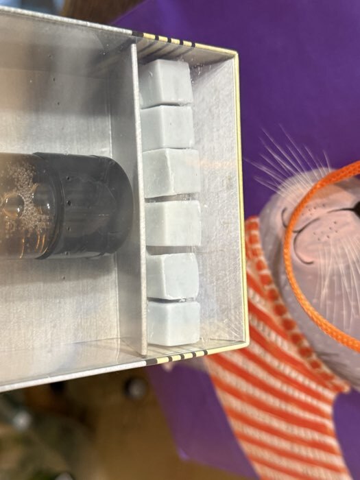 Фотография покупателя товара Подарочный набор косметики «Настоящий мужчина», гель для душа во флаконе коньяка 250 мл и мыло для рук 5 шт., HARD LINE - Фото 6