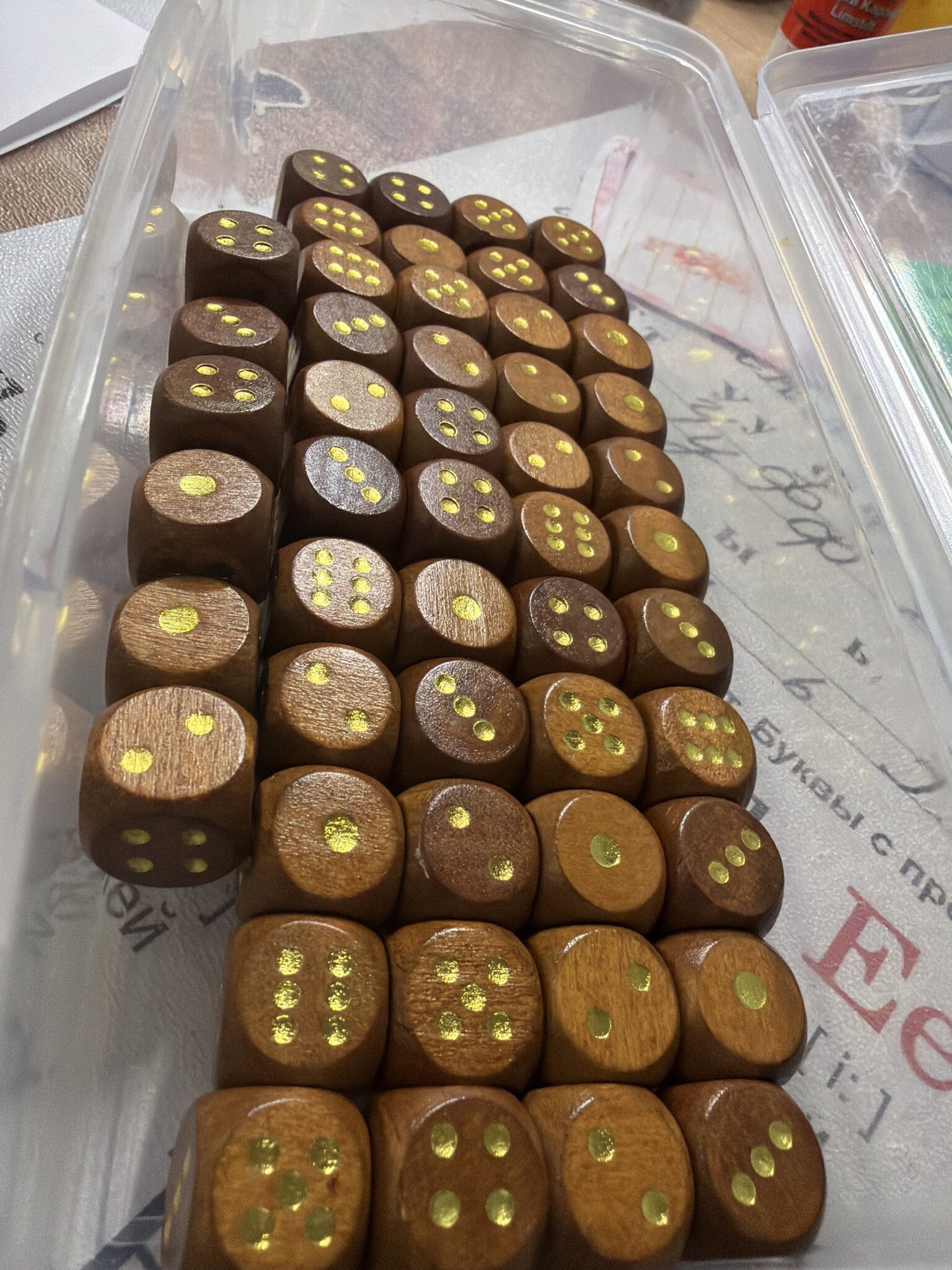 Фотография покупателя товара Кубики игральные, 1.6×1.6 см, набор 50 шт., коричневые - Фото 3