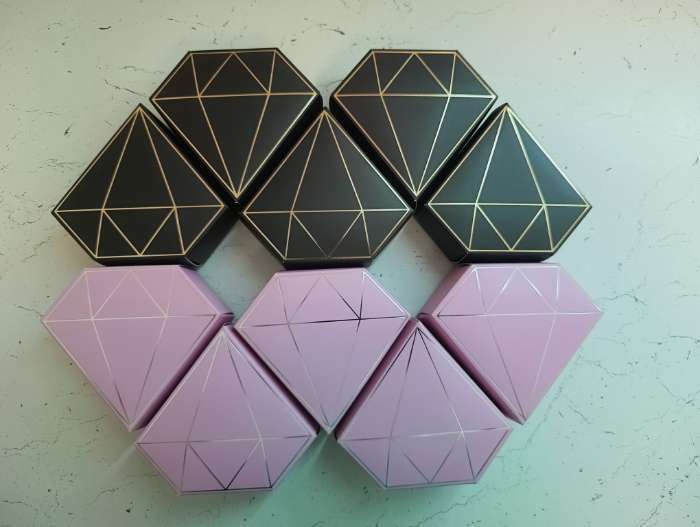 Фотография покупателя товара Коробка подарочная под бижутерию «Розовая, тиснение», 10×9×3.5 см - Фото 5