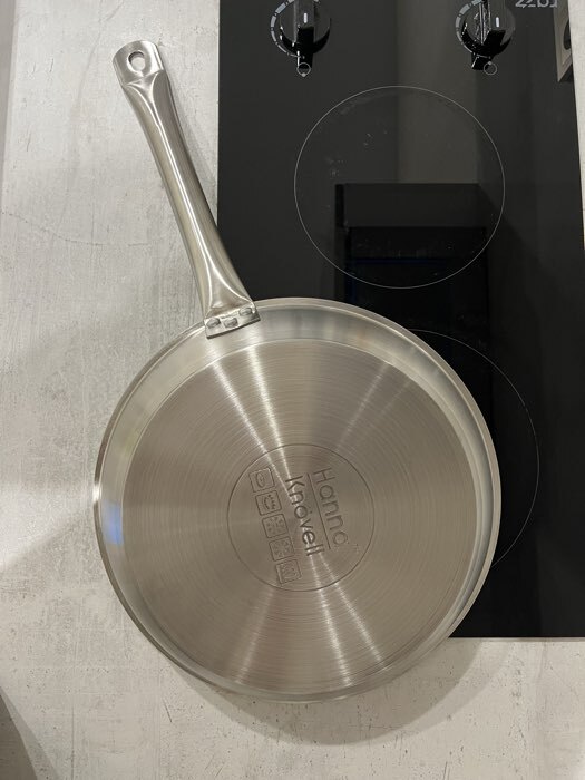 Фотография покупателя товара Сковорода Hanna Knövell, d=30 см, h=5.5 см, толщина стенки 0.6 мм, длина ручки 24.5 см, индукция, нержавеющая сталь - Фото 3