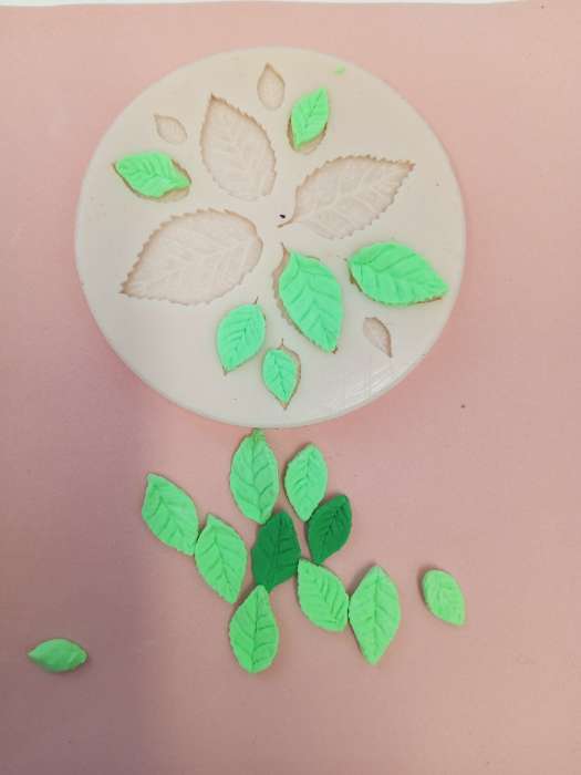 Фотография покупателя товара Молд силикон "Листок 3" 2,5х1,3 см МИКС - Фото 1