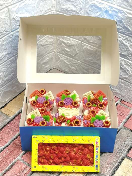 Фотография покупателя товара Коробка для 6 капкейков, белая 23.5×16×14 см - Фото 2