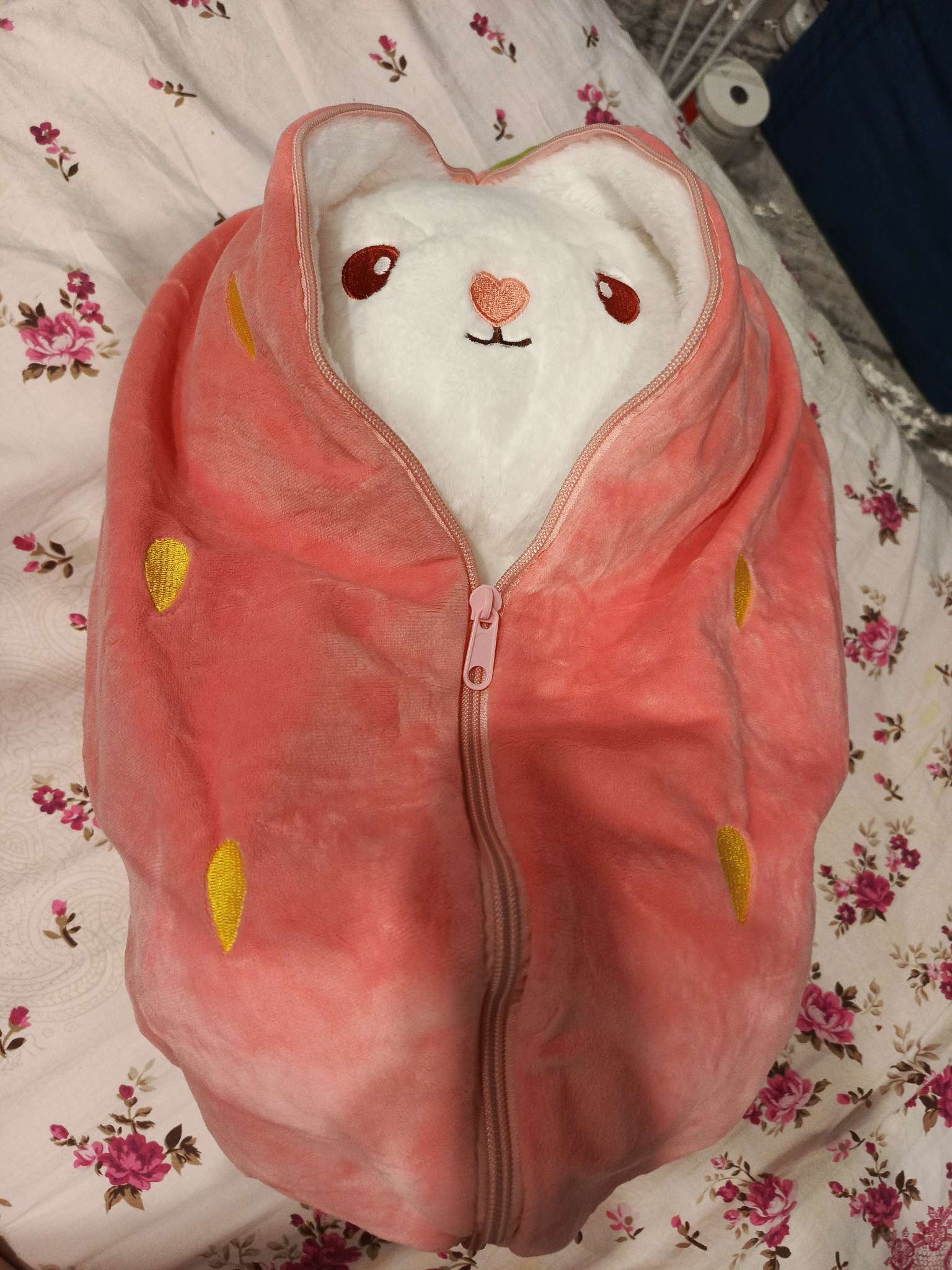 Фотография покупателя товара Мягкая игрушка без наполнителя «Зайка-клубника», 60 см - Фото 4