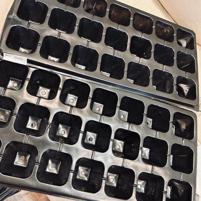 Фотография покупателя товара Кассета для рассады, 21 ячейка по 150 мл, пластик, чёрная, 54×28×7 см, Greengo - Фото 10