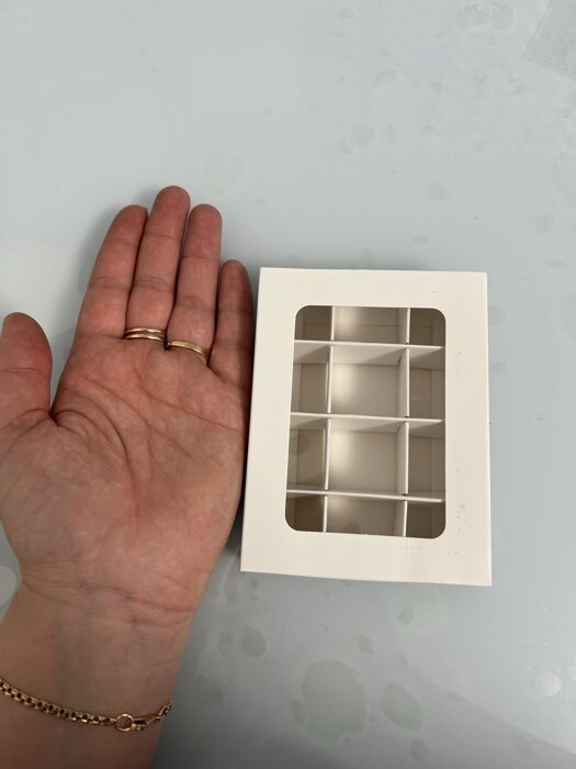 Фотография покупателя товара Коробка для 12 конфет, 11.5×8.7×2.5 см, Тонкие разделители, белый - Фото 58