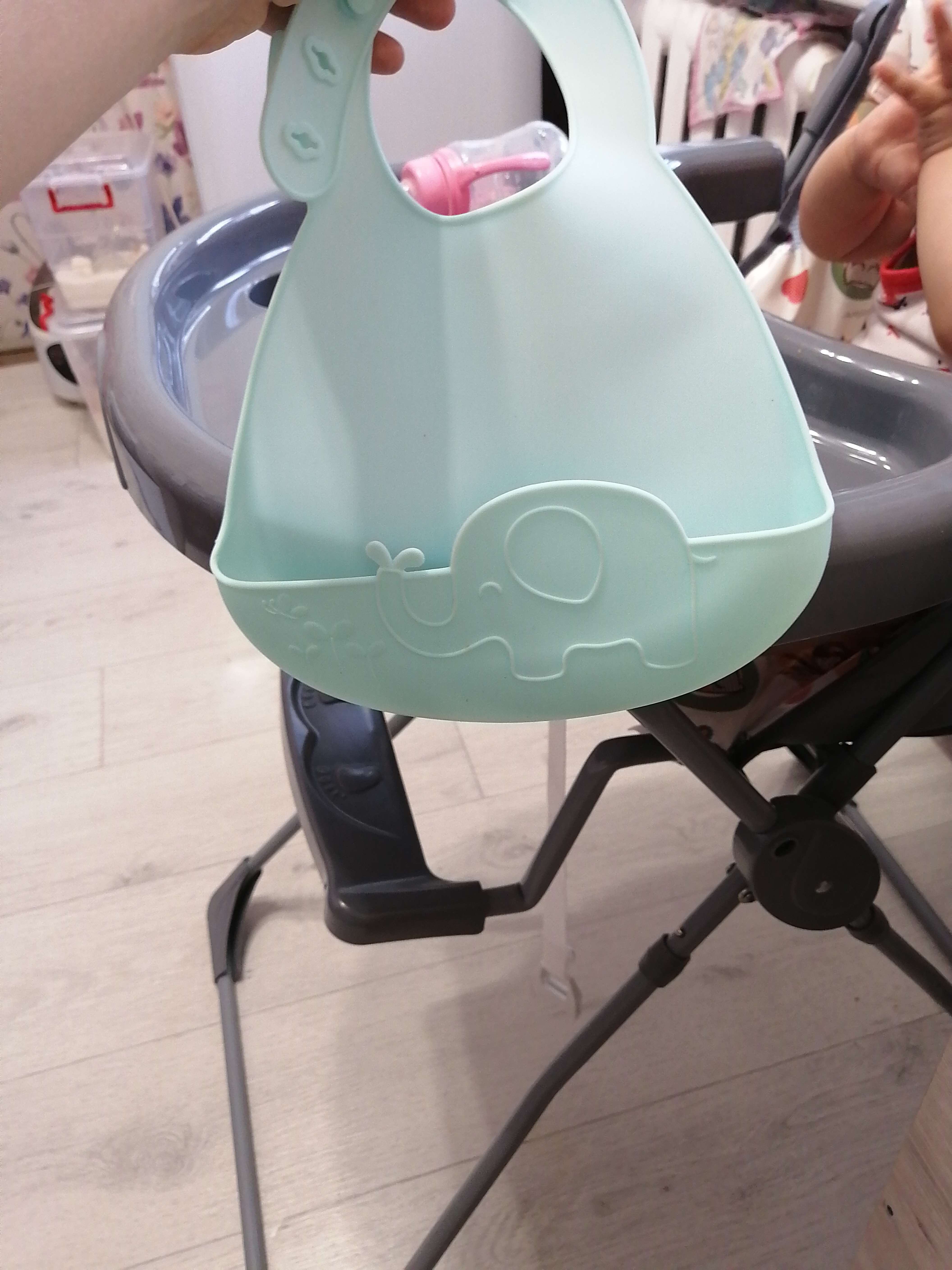 Фотография покупателя товара Нагрудник для кормления «Киты» силиконовый с карманом, цвет голубой - Фото 1