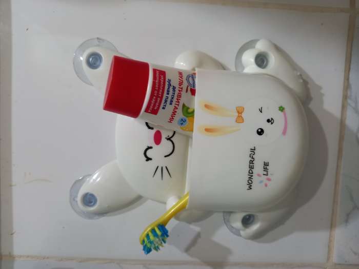 Фотография покупателя товара Держатель для зубных щёток детский «Зайка», на присосках, цвет МИКС - Фото 1