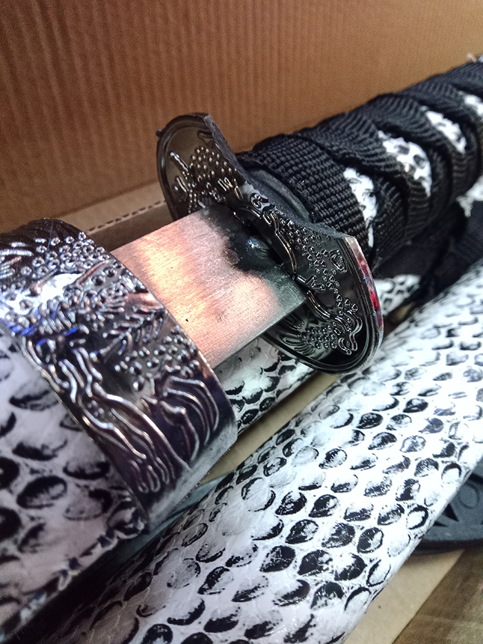 Фотография покупателя товара Сув. изделие катаны 3в1 на подставке, ножны кожзам, змея серая 47/70/89см - Фото 2