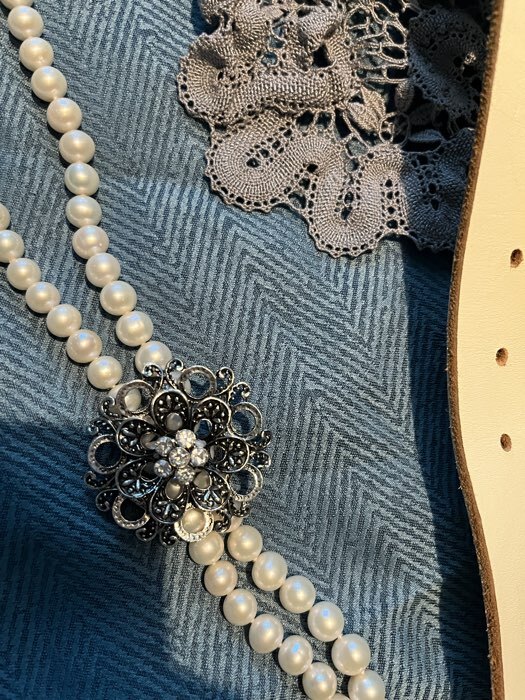 Фотография покупателя товара Зажим для платка «Цветок астры», белый в чернёном золоте - Фото 1